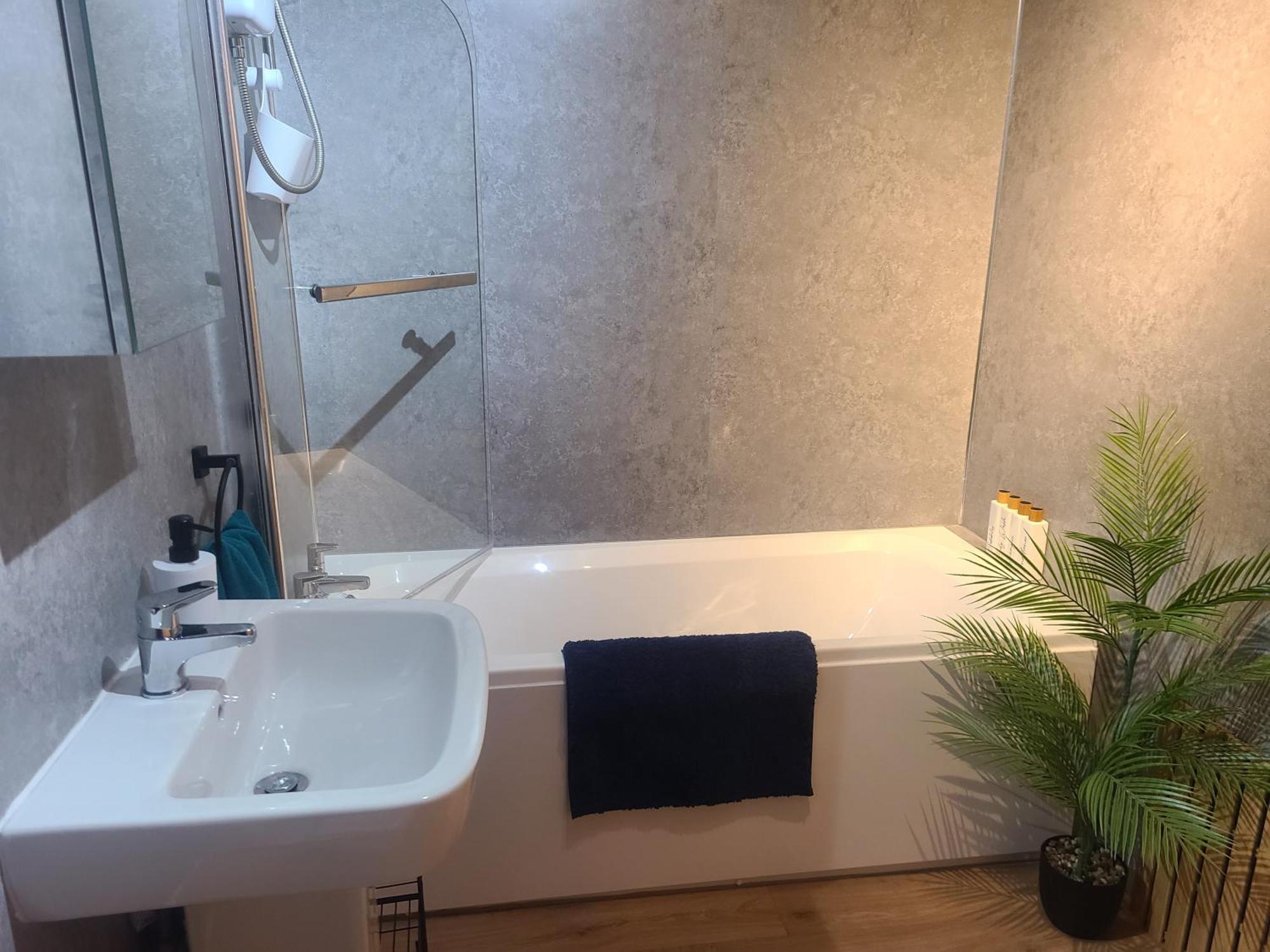 Vale View Apartment, Prestatyn, North Wales - A Stylish, Dog-Friendly Holiday Let Just A 5 Min Walk To Beach & Town! Esterno foto