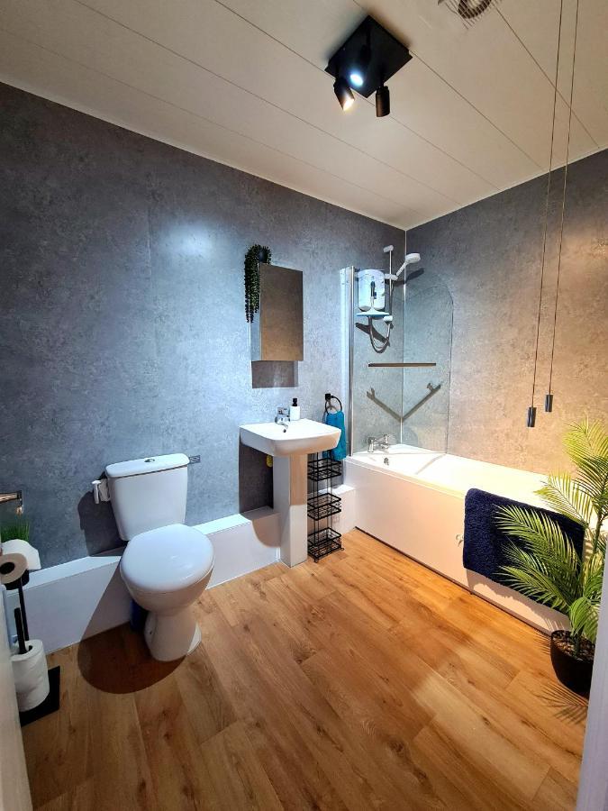 Vale View Apartment, Prestatyn, North Wales - A Stylish, Dog-Friendly Holiday Let Just A 5 Min Walk To Beach & Town! Esterno foto