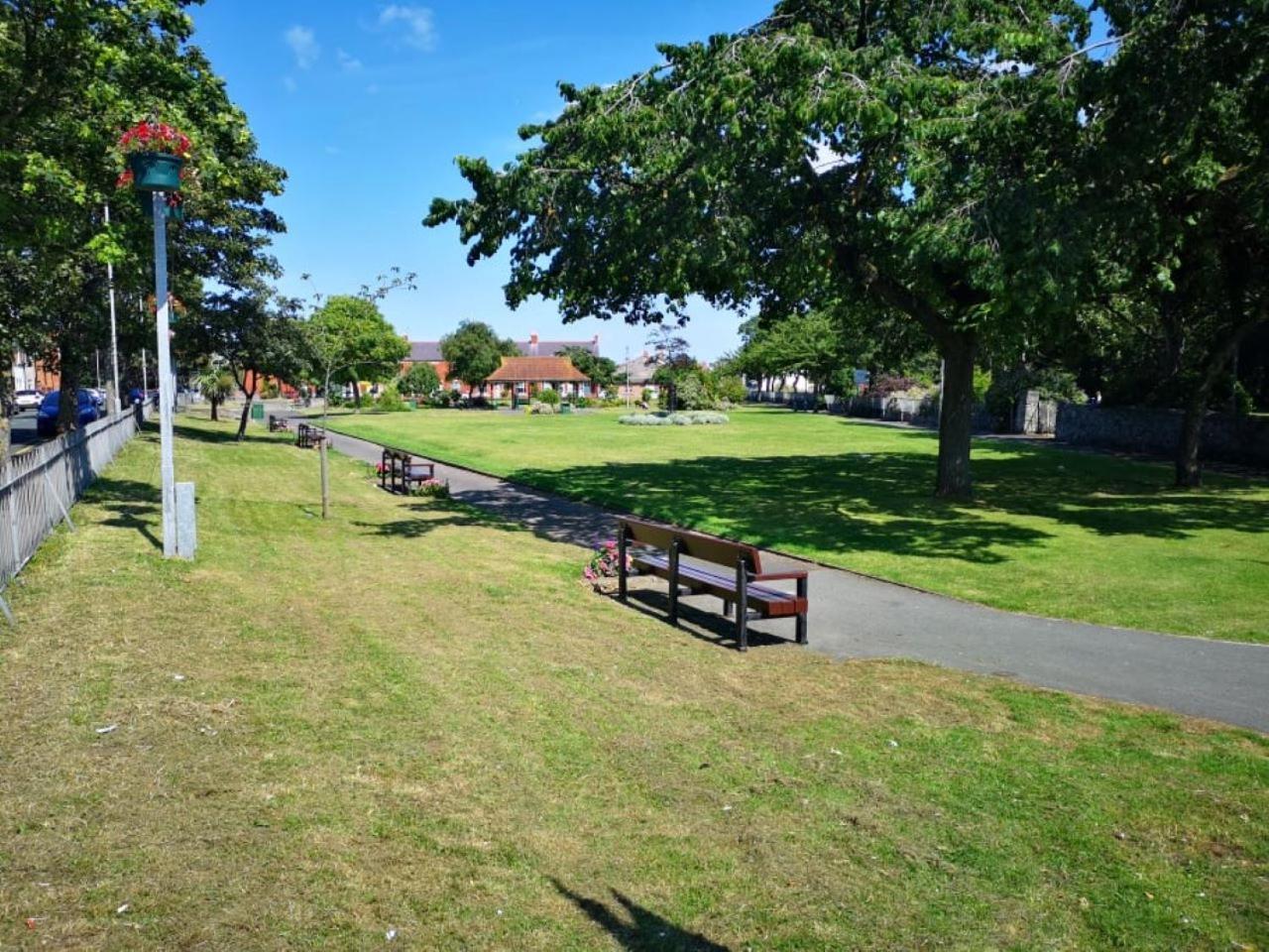Vale View Apartment, Prestatyn, North Wales - A Stylish, Dog-Friendly Holiday Let Just A 5 Min Walk To Beach & Town! Esterno foto