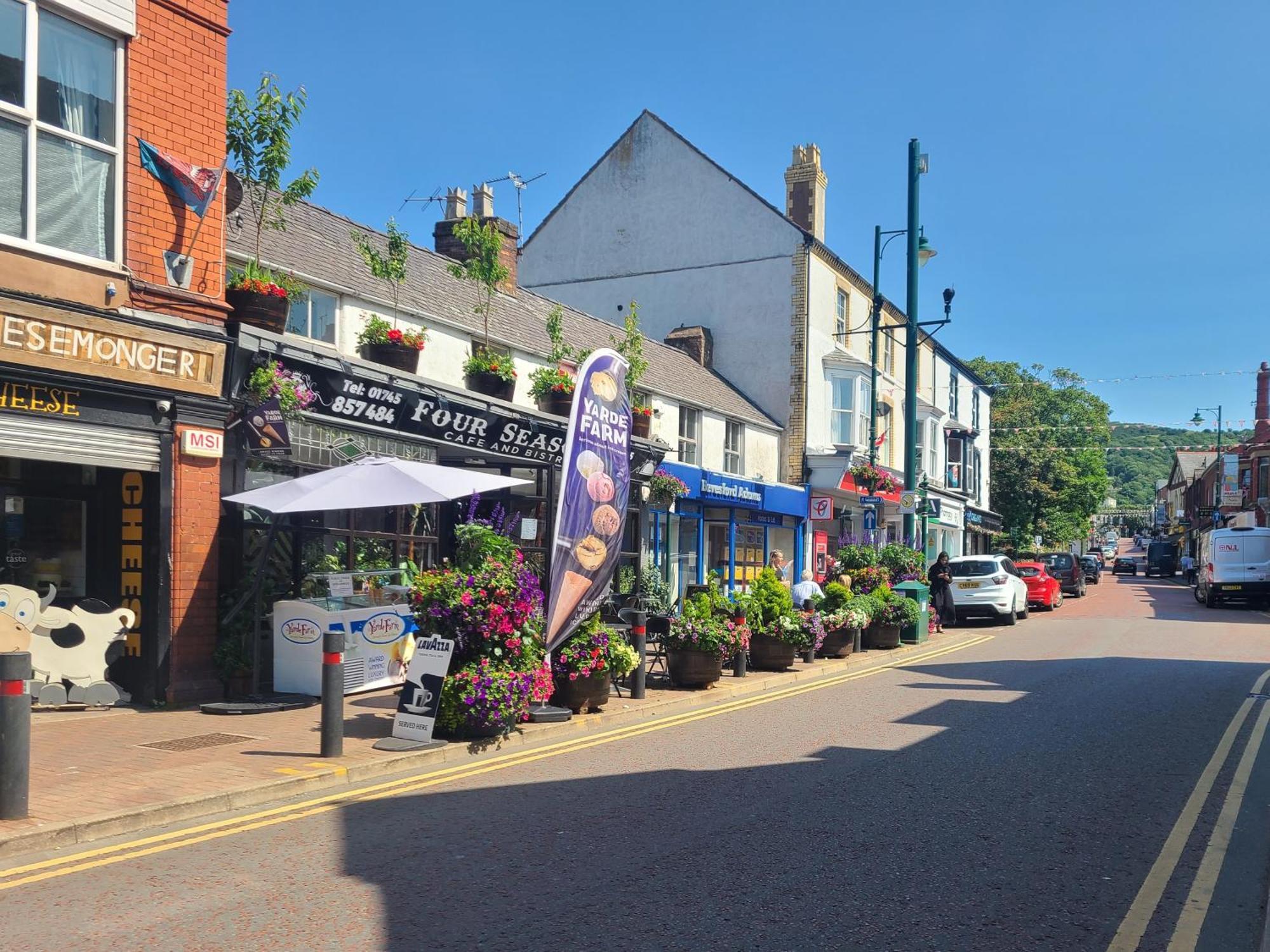 Vale View Apartment, Prestatyn, North Wales - A Stylish, Dog-Friendly Holiday Let Just A 5 Min Walk To Beach & Town! Esterno foto